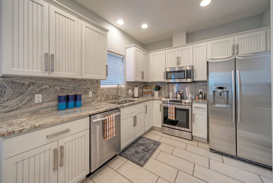 Fully equipped kitchen.