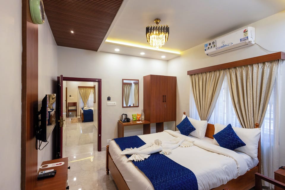Family Room | Blackout drapes, soundproofing, iron/ironing board, free WiFi