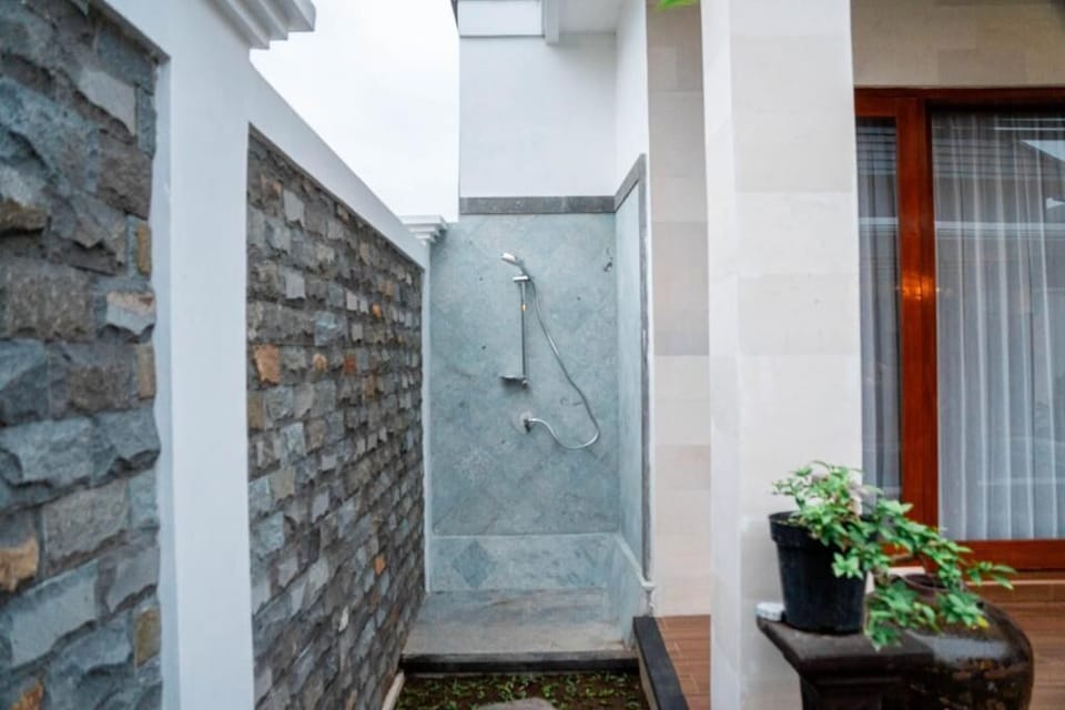 Deluxe Villa, Pool View | Garden view