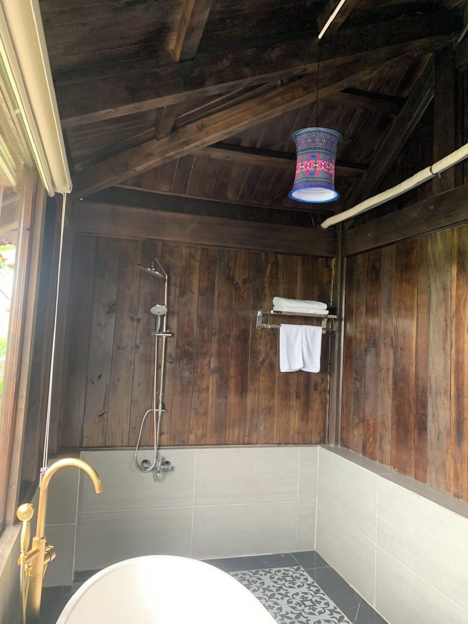 One-Bedroom Bungalow | Bathroom | Shower, free toiletries, hair dryer, towels