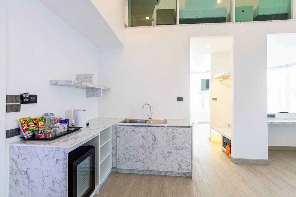Family Suite 2 Room | Private kitchen