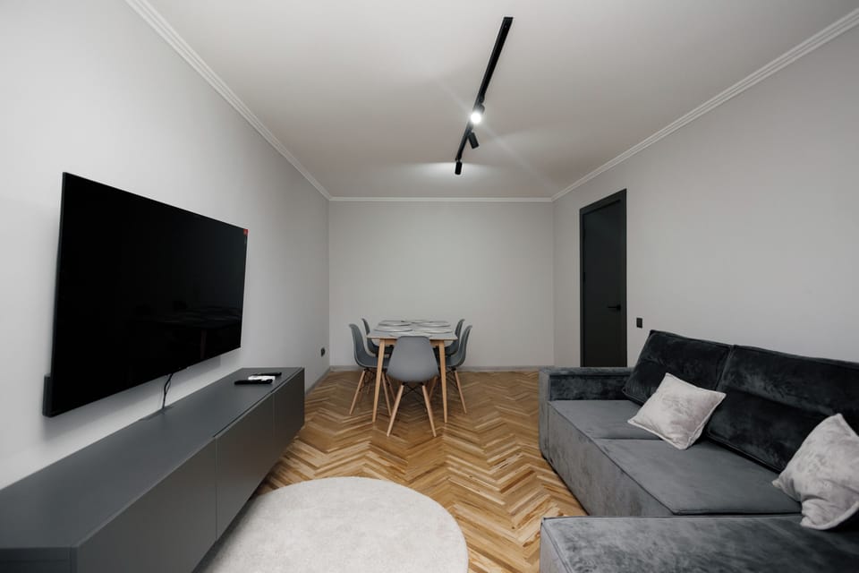 Apartment, 1 Bedroom, Smoking, Balcony | Living room