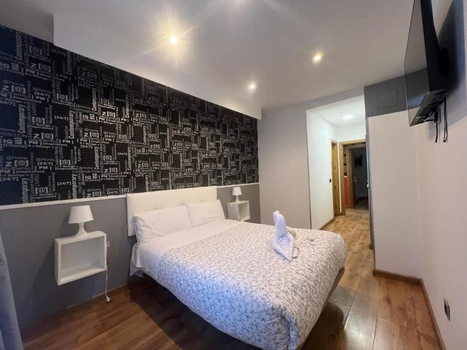 Double Room (Private Bathroom) | Free WiFi, bed sheets
