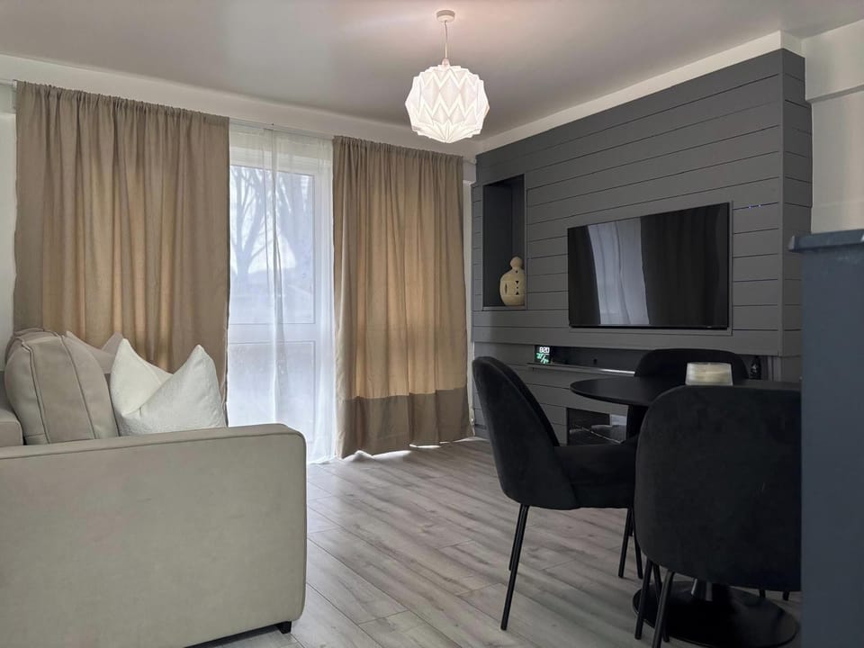 Apartment | Living area | TV