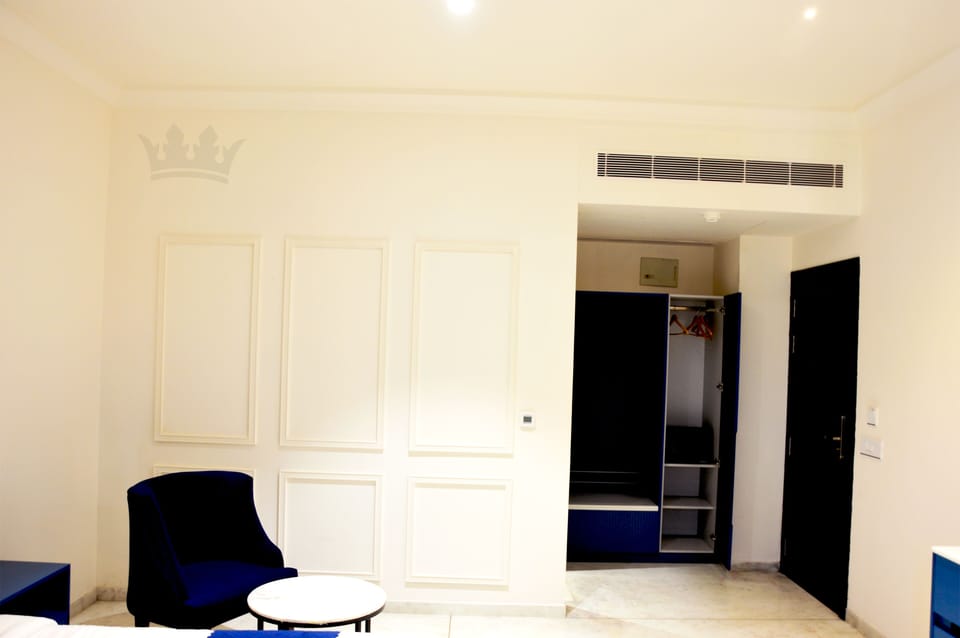 Superior Room | In-room dining