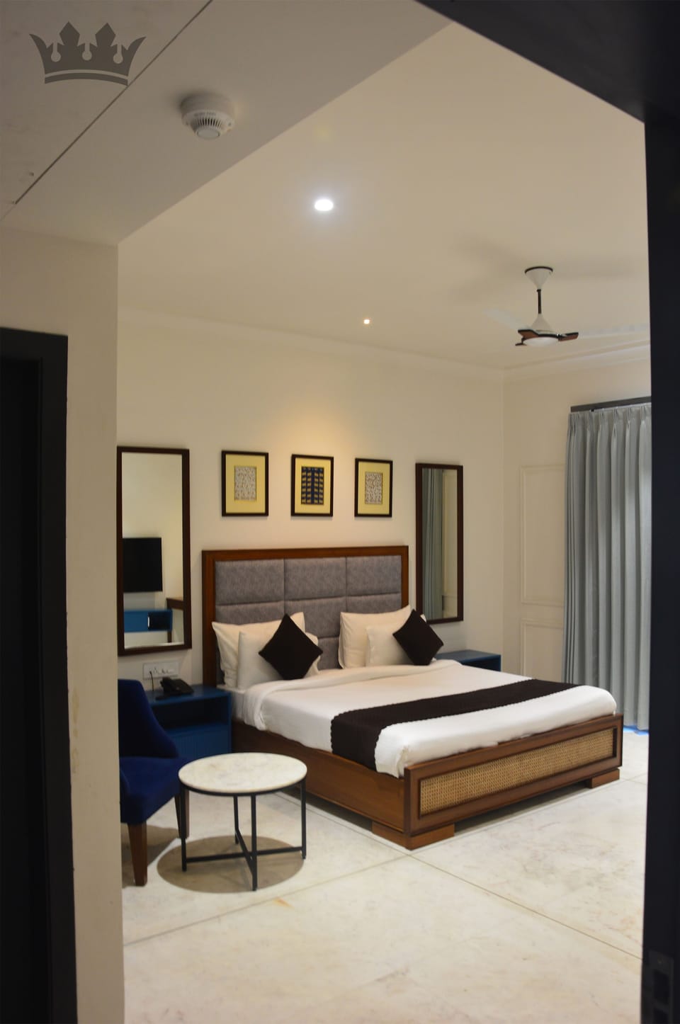 Deluxe Room, City View | Bathroom | Free toiletries, slippers, soap, shampoo