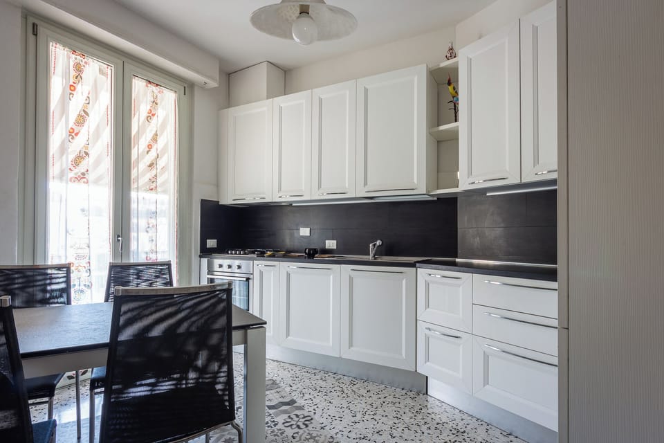 Classic Apartment, Courtyard View | Private kitchen | Fridge, microwave, oven, stovetop