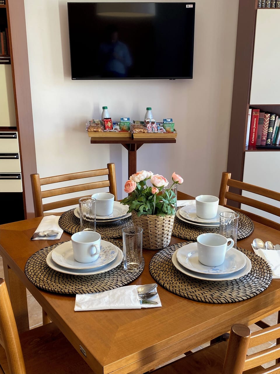 Family Suite, City View | Living area | 47-inch Smart TV with digital channels