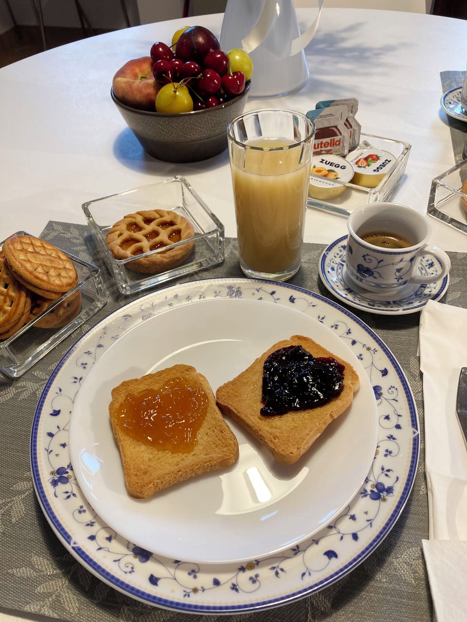 Free daily self-serve breakfast