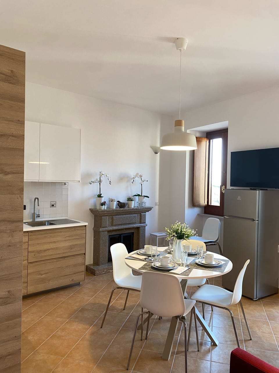 Junior Suite, City View | Private kitchen | Espresso maker, coffee/tea maker, full-size fridge, microwave