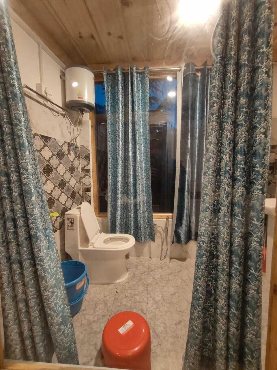 Comfort Studio Suite, Mountain View | Bathroom | Slippers, towels