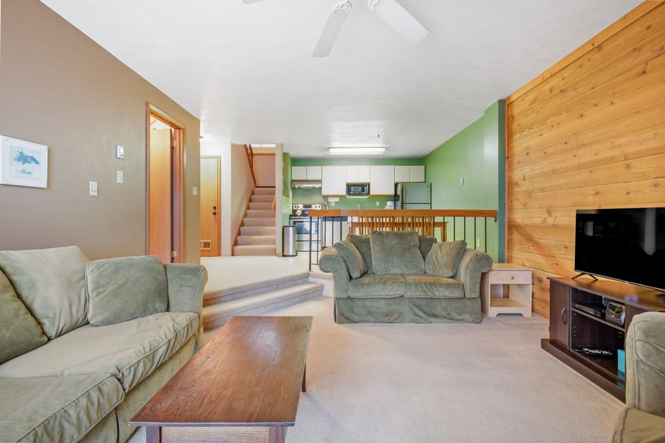Condo, 1 Bedroom | Living area