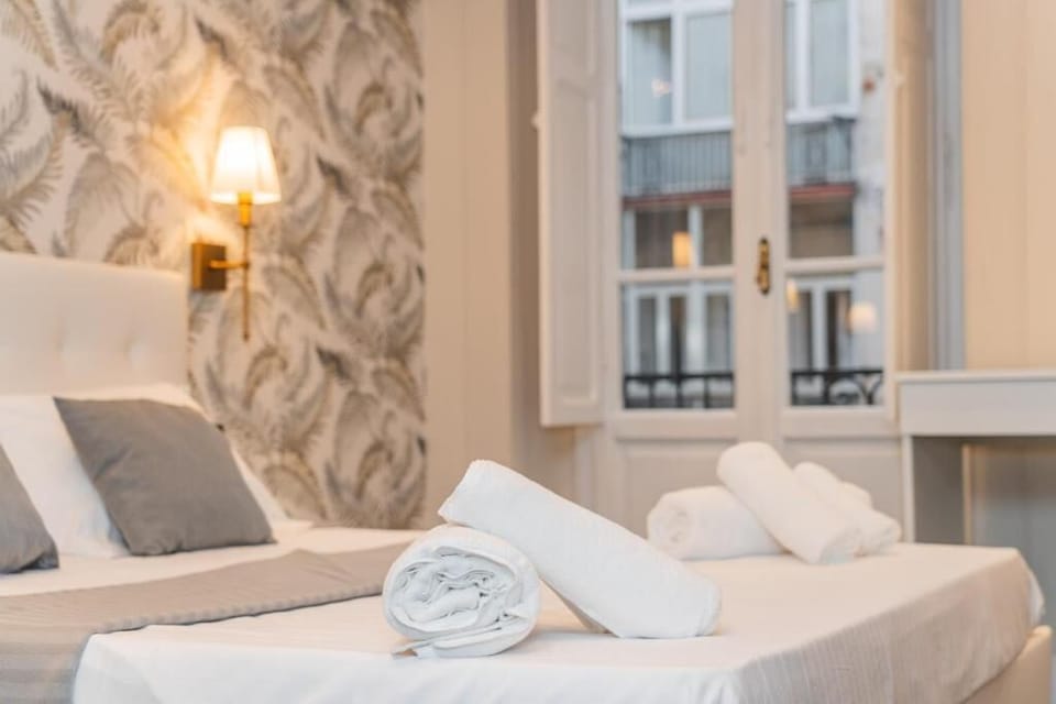 Classic Room | Desk, laptop workspace, free WiFi
