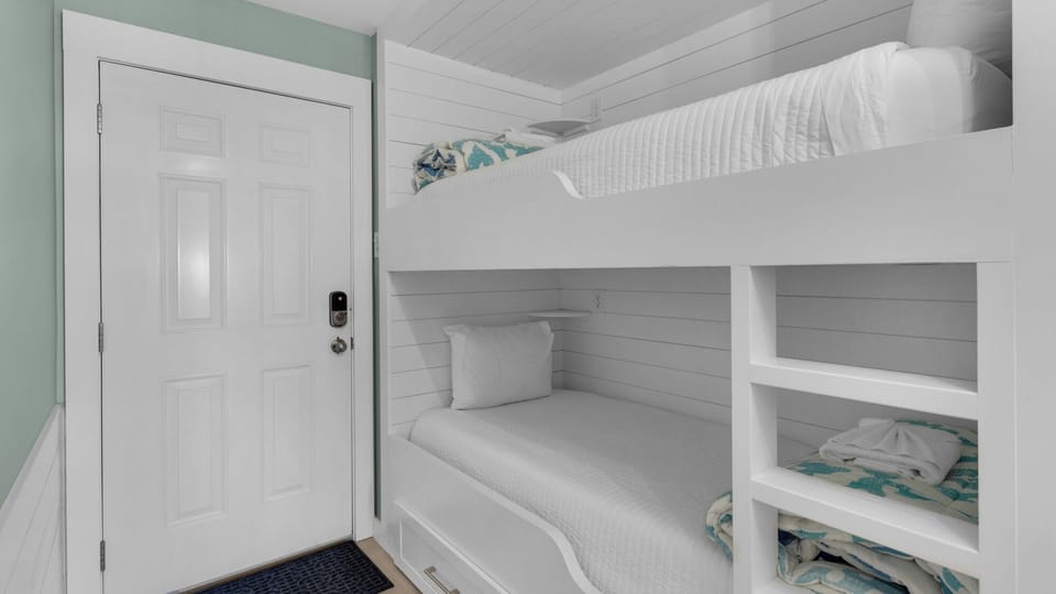 Sand Cliffs 108 Bunk Room