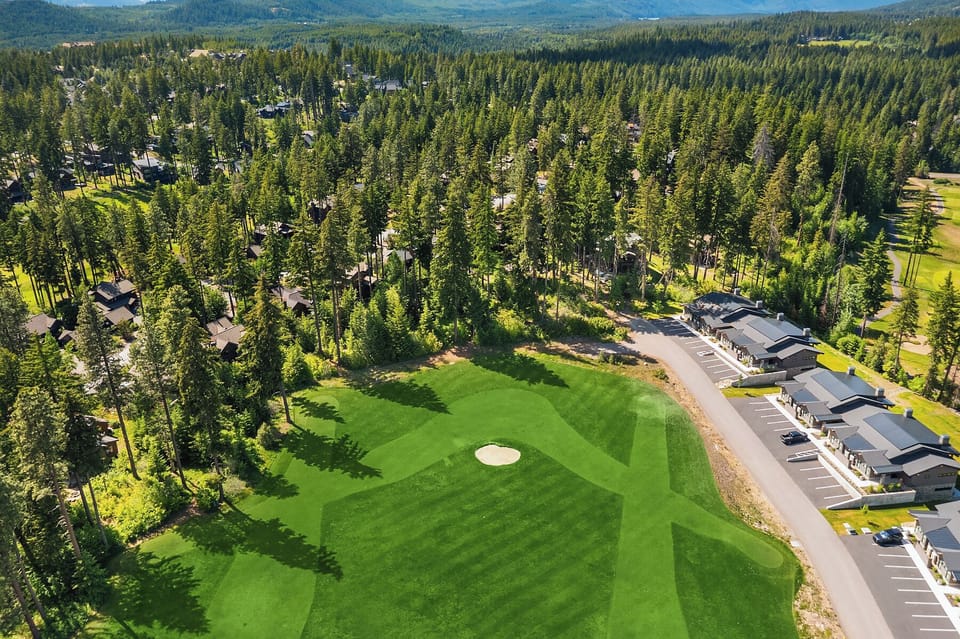 Black Nugget Lodge. - Located just off the Par 3 course!