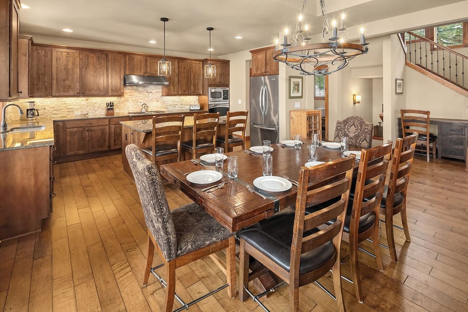 Black Nugget Lodge: - Dining table for 8 with an additional 3 at the kitchen island.