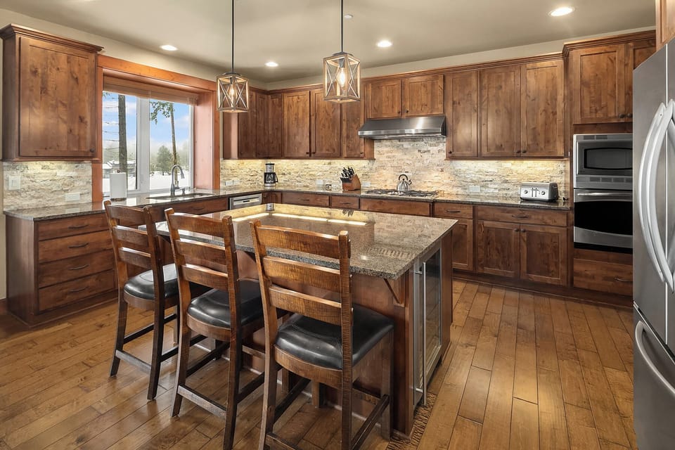 Black Nugget Lodge: - Large kitchen with plenty of cabinet space.