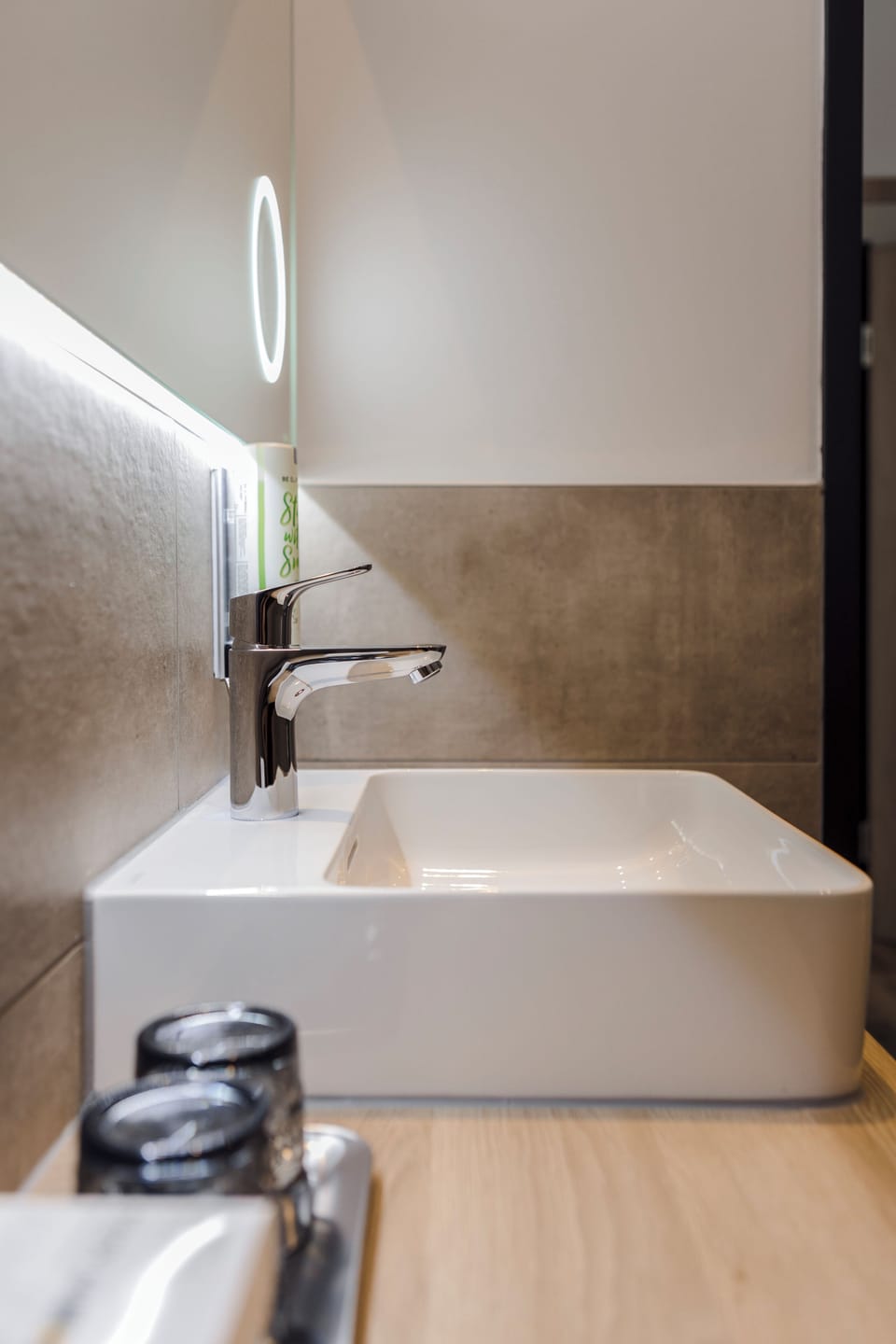 Bathroom sink