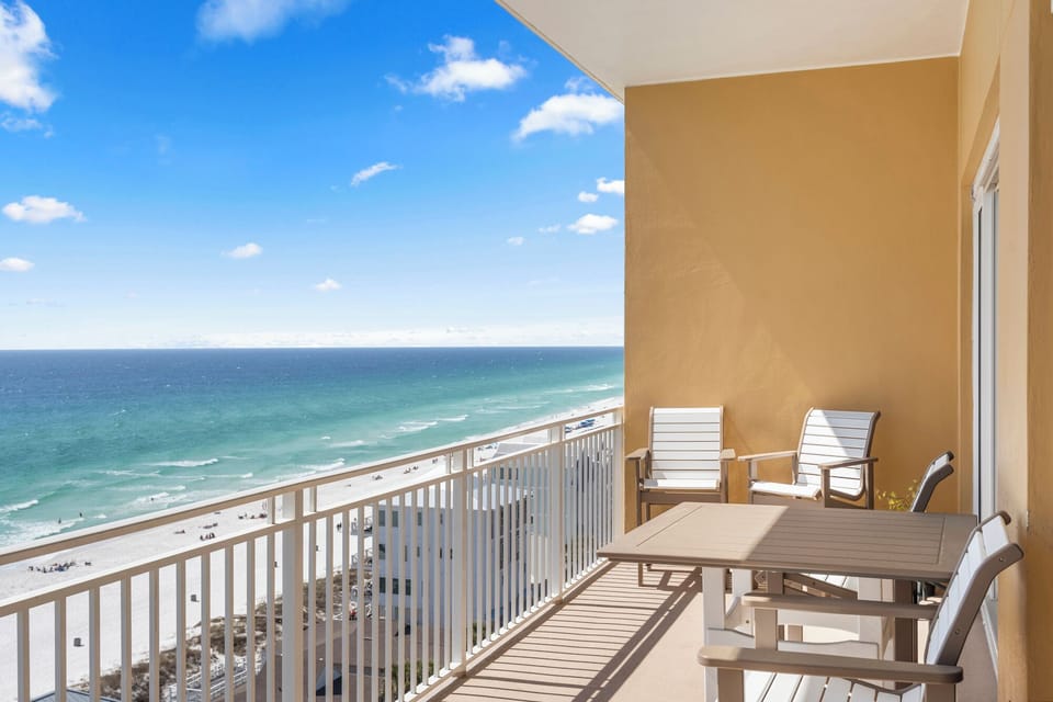 Beachfront Balcony with Unmatched Views and Relaxing Vibes