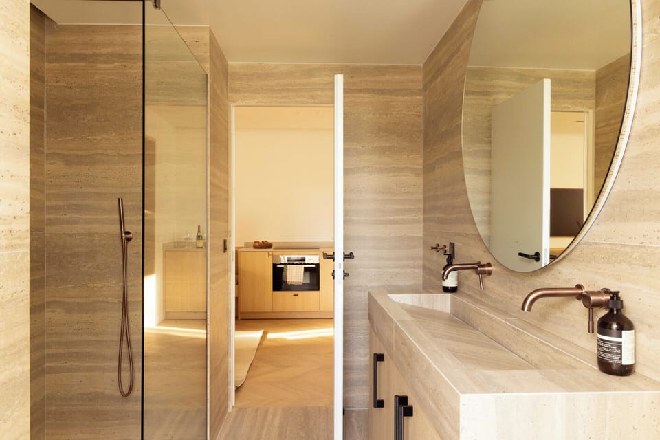 Apartment | Bathroom | Hair dryer, towels, shampoo