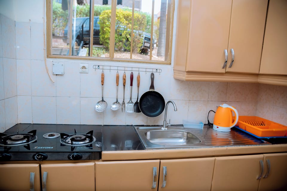 Classic Apartment, Hill View | Private kitchen | Microwave, stovetop, cookware/dishes/utensils