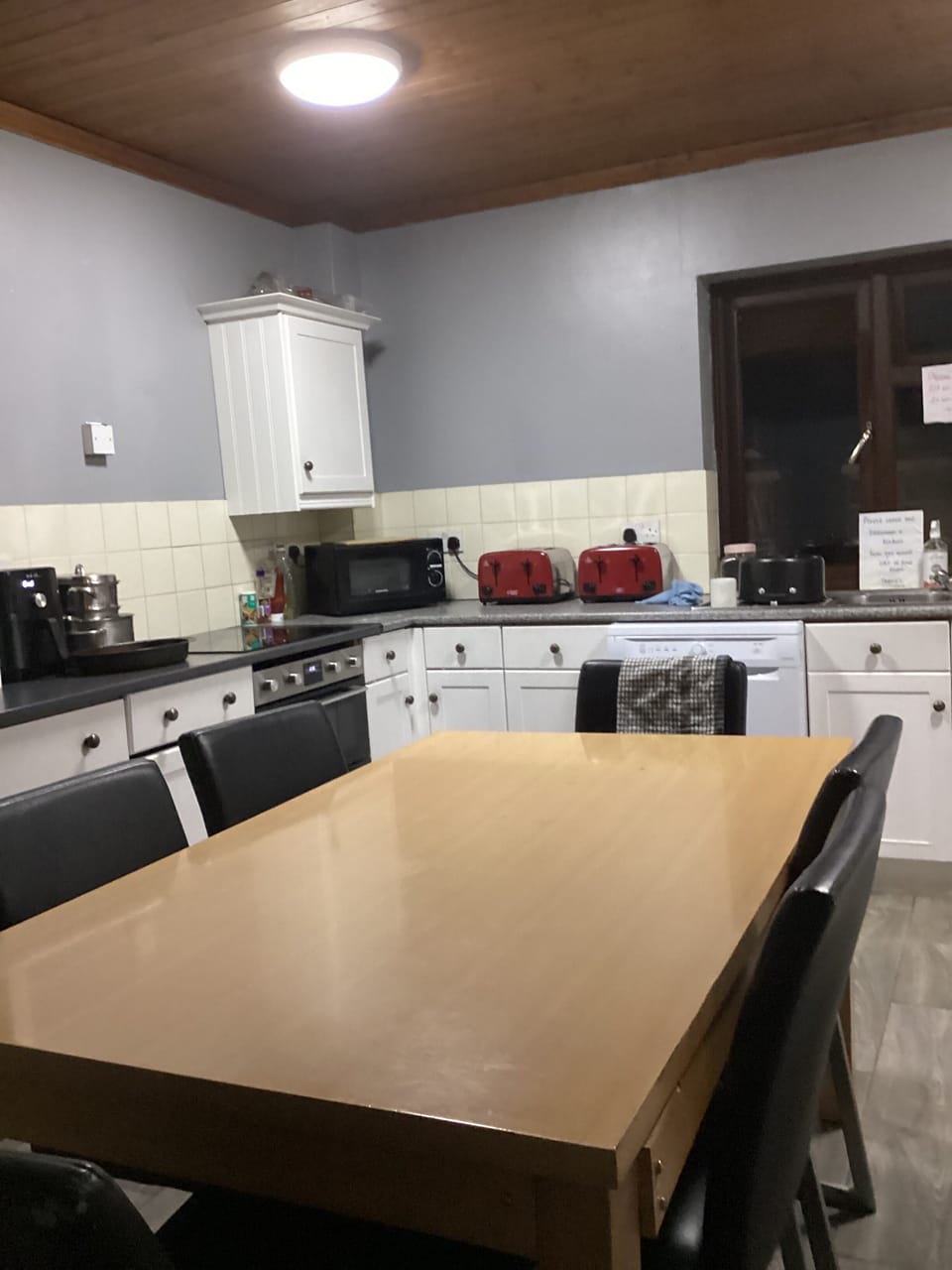 Shared fridge, microwave, stovetop, cookware/dishes/utensils