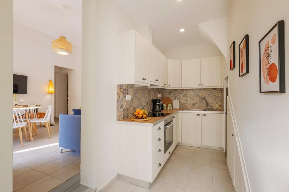 Comfort Apartment | Private kitchen | Full-size fridge, oven, stovetop, coffee/tea maker