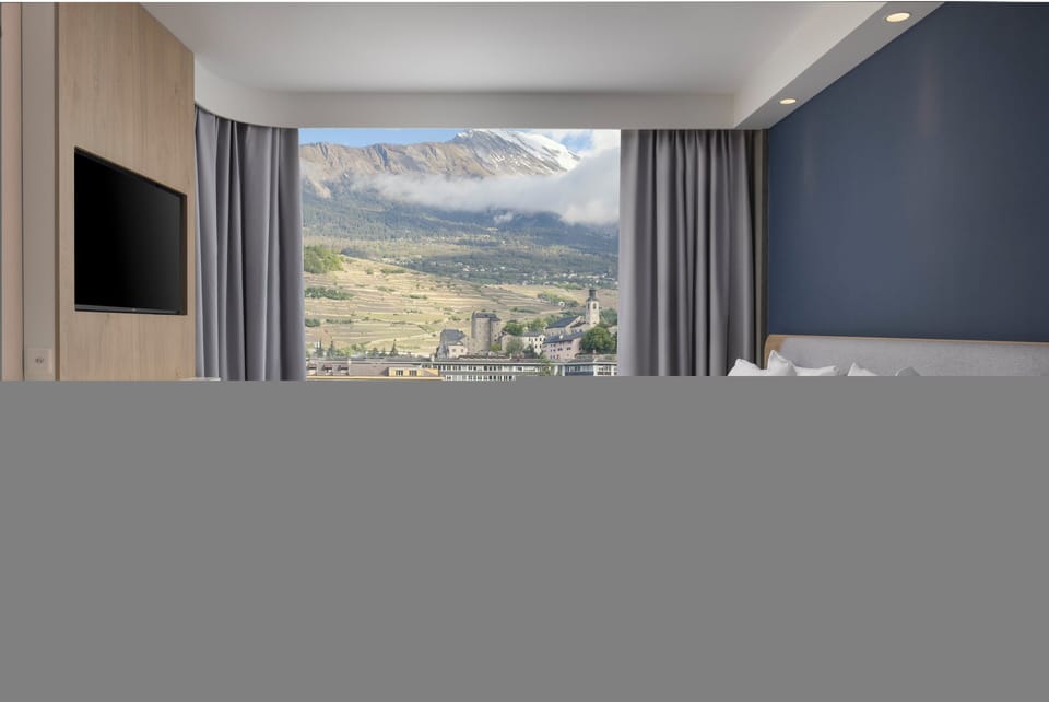 Premium bedding, pillowtop beds, in-room safe, desk