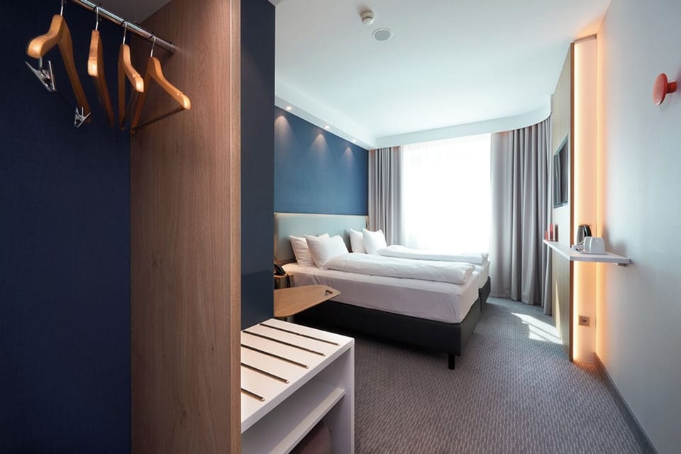 Standard Room, 2 Twin Beds | Iron/ironing board, free WiFi