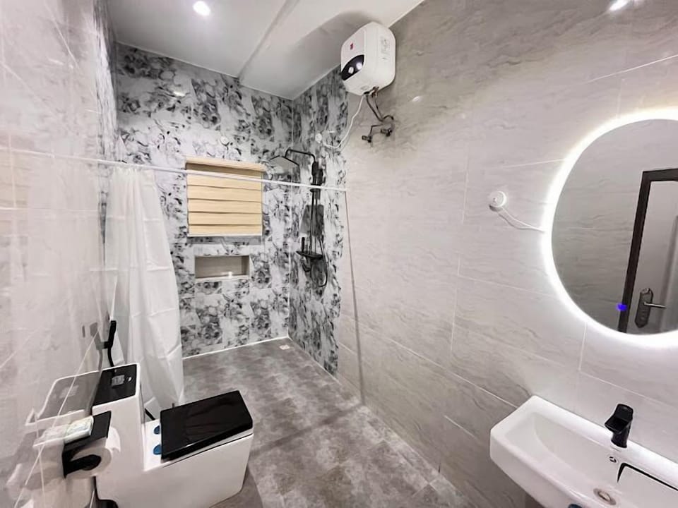 Economy Room, Balcony, City View | Bathroom | Free toiletries, hair dryer, towels, soap
