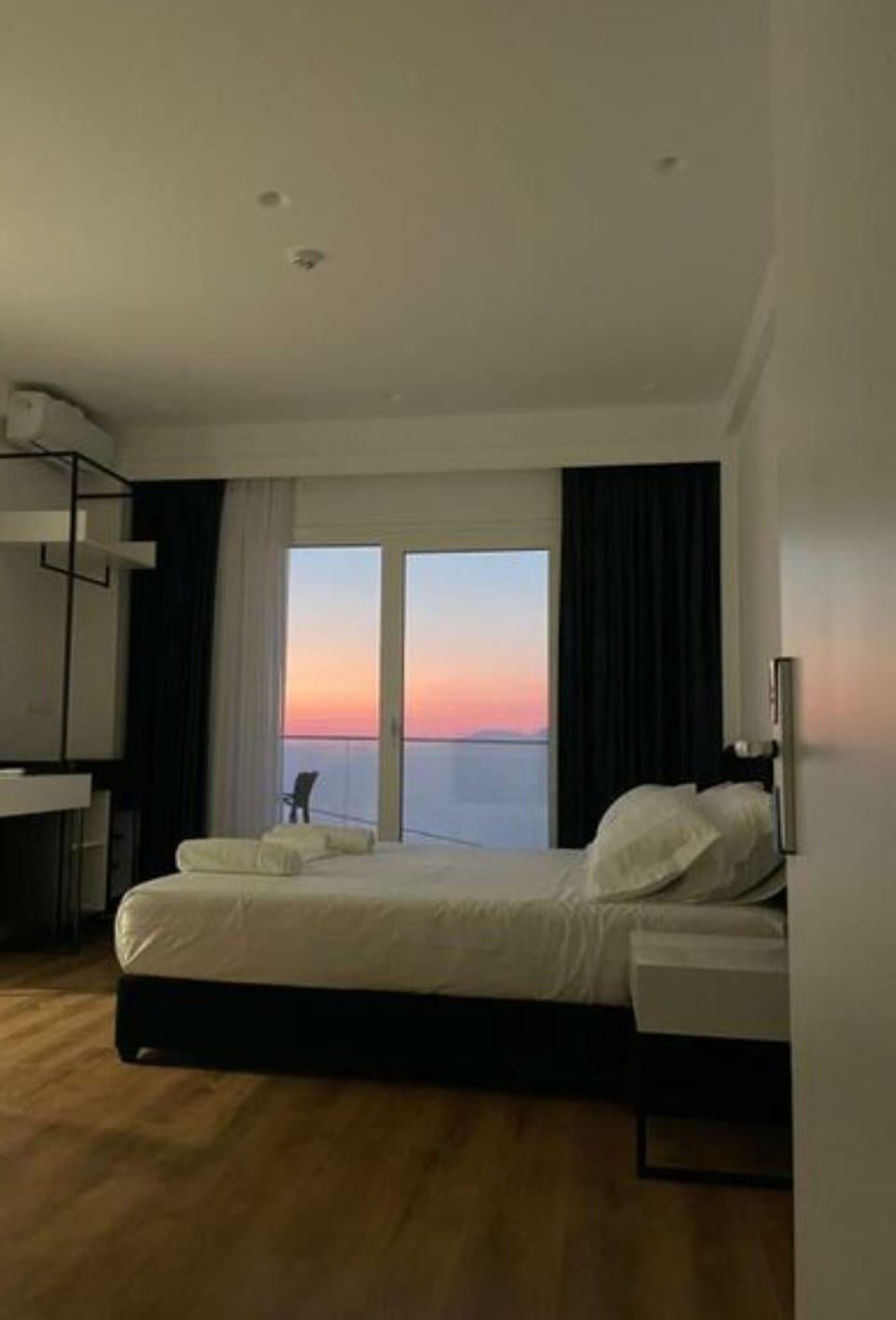 Deluxe Triple Room, Sea View | Soundproofing, free WiFi