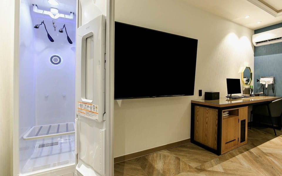 Superior Double Room, Private Bathroom, City View | Desk, laptop workspace, free WiFi