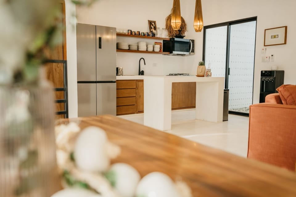 Fully stocked kitchen. Water purifier available