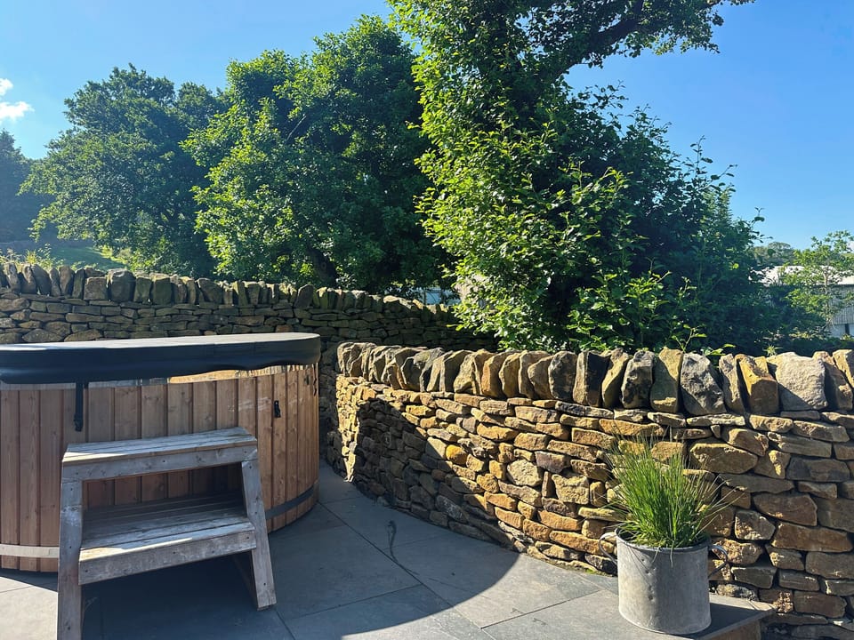 Hot tub | Moorgate Lodge - Moorgate Farm, Kelbrook