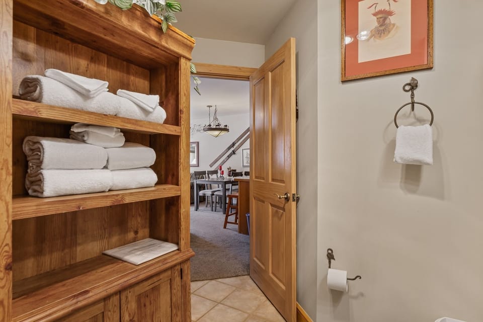 Indoors, Hardwood, Shelf, Floor, Flooring