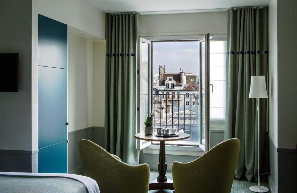 Deluxe Room, Terrace | Living area | Flat-screen TV