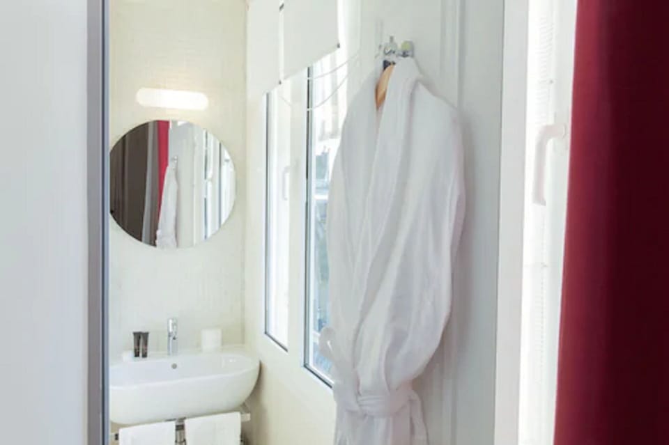 Superior Room | Bathroom | Free toiletries, hair dryer, bathrobes, slippers
