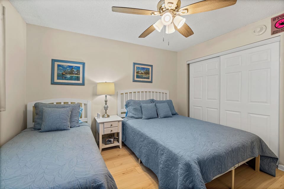 Guest bedroom with a Queen and a twin bed