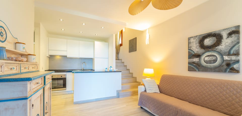 Communal lounge/ TV room,Kitchen or kitchenette,Meeting/conference room