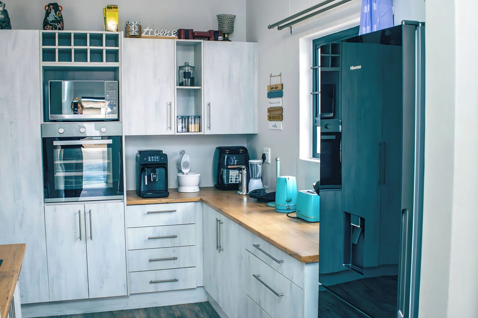 Well equipped  kitchenette..coffee machine,  airfryer.....etc