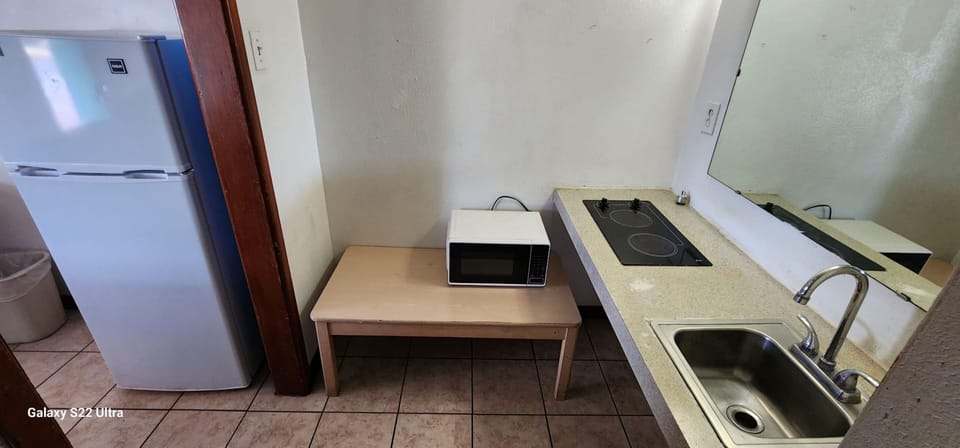 Room, 1 King Bed, Non Smoking, Kitchenette | Private kitchenette | Mini-fridge, microwave, dining tables