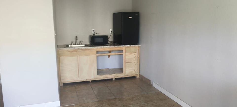 Room, 1 King Bed, Non Smoking, Kitchenette | Free WiFi, bed sheets