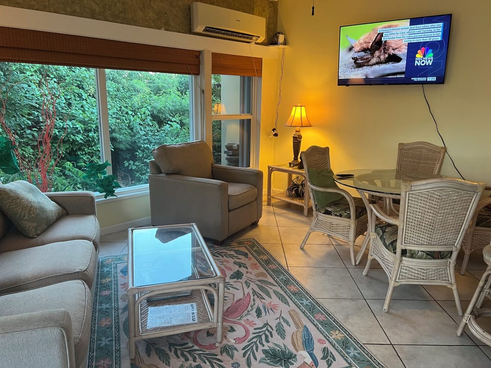 Living room overlooks private nature reserve.
Smart TV andh igh speed WIFI.