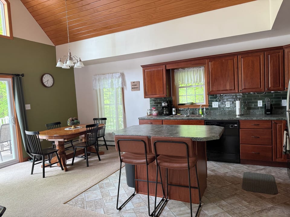 Kitchen / Dining area