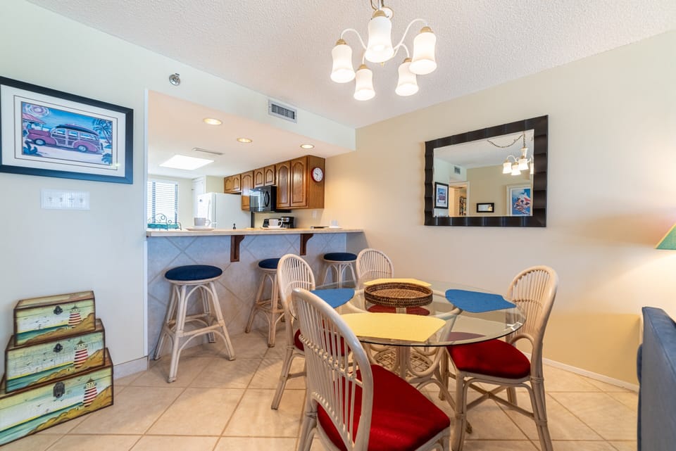 Seating for 4 at the dining room table