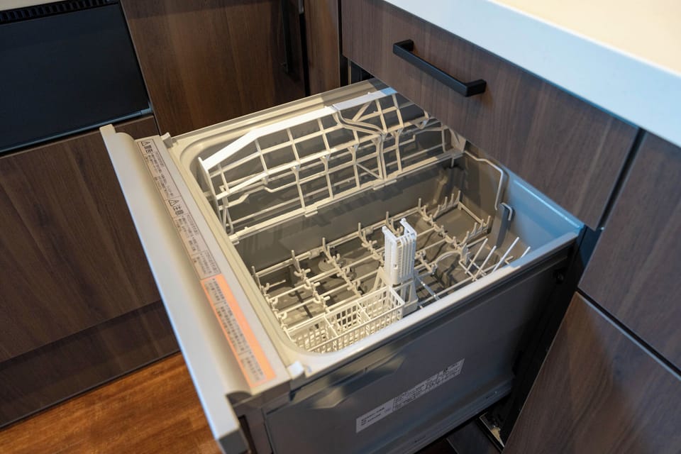 Fridge, microwave, stovetop, electric kettle