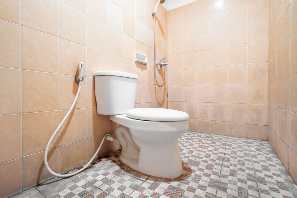 Studio Suite | Bathroom | Free toiletries, towels
