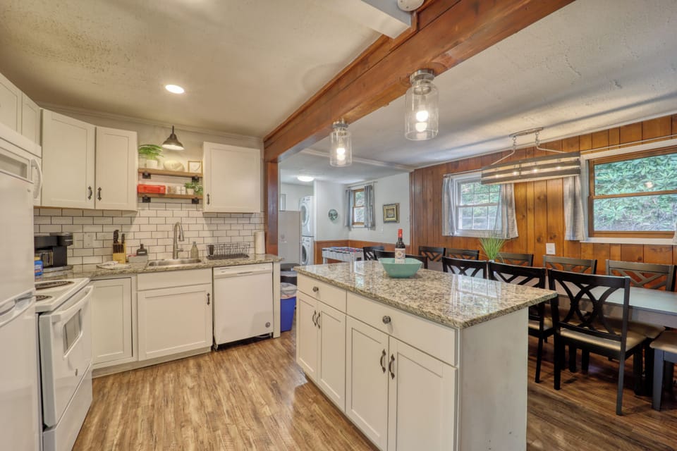 Fully equipped kitchen.
