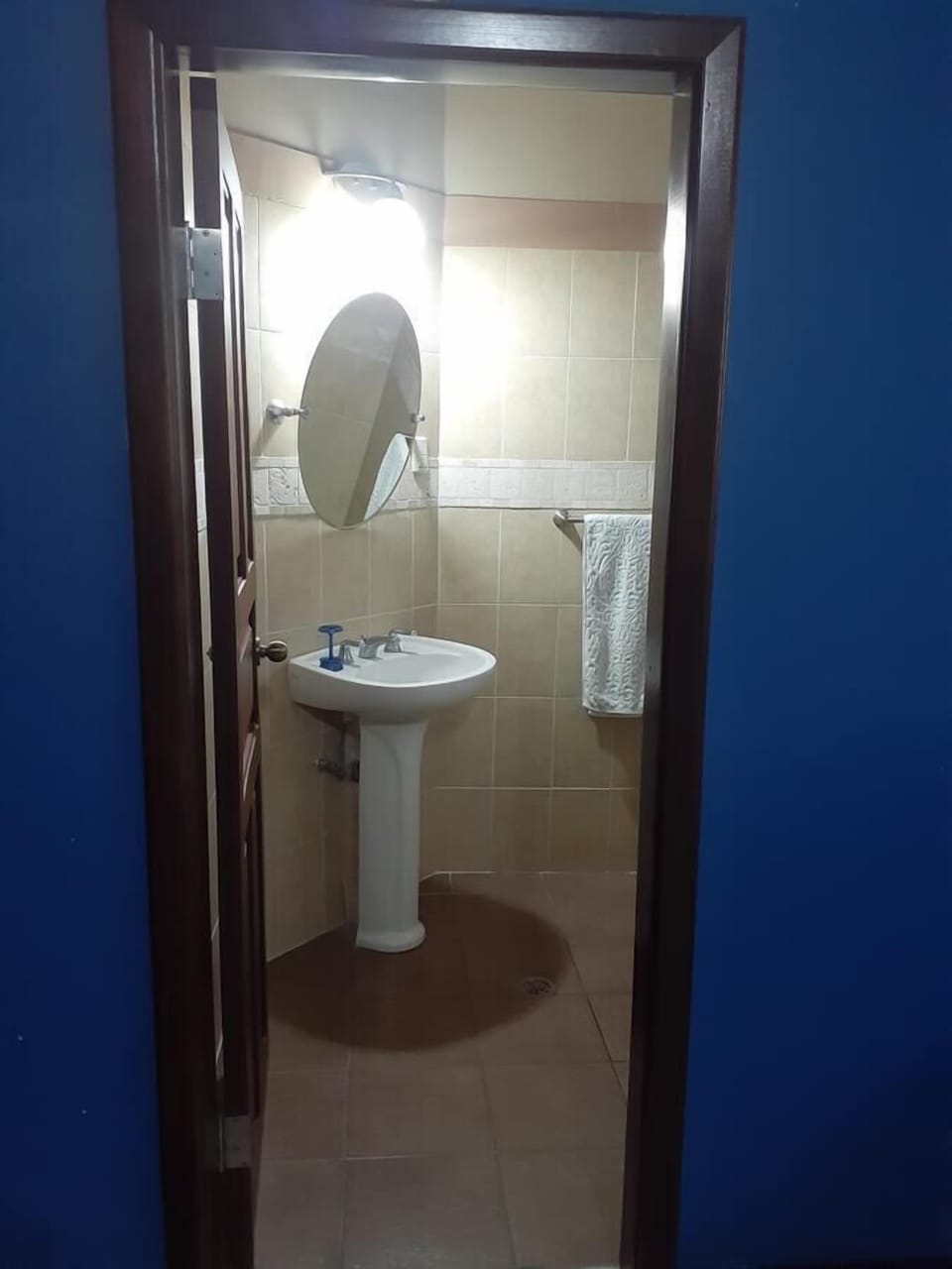Economy Double Room, Garden View | Bathroom | Towels, soap, shampoo, toilet paper