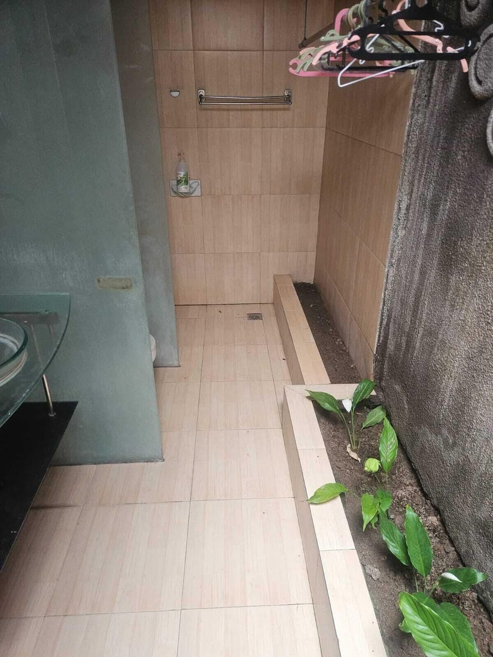 Double Room, Garden View | Bathroom | Shower, soap, shampoo, toilet paper